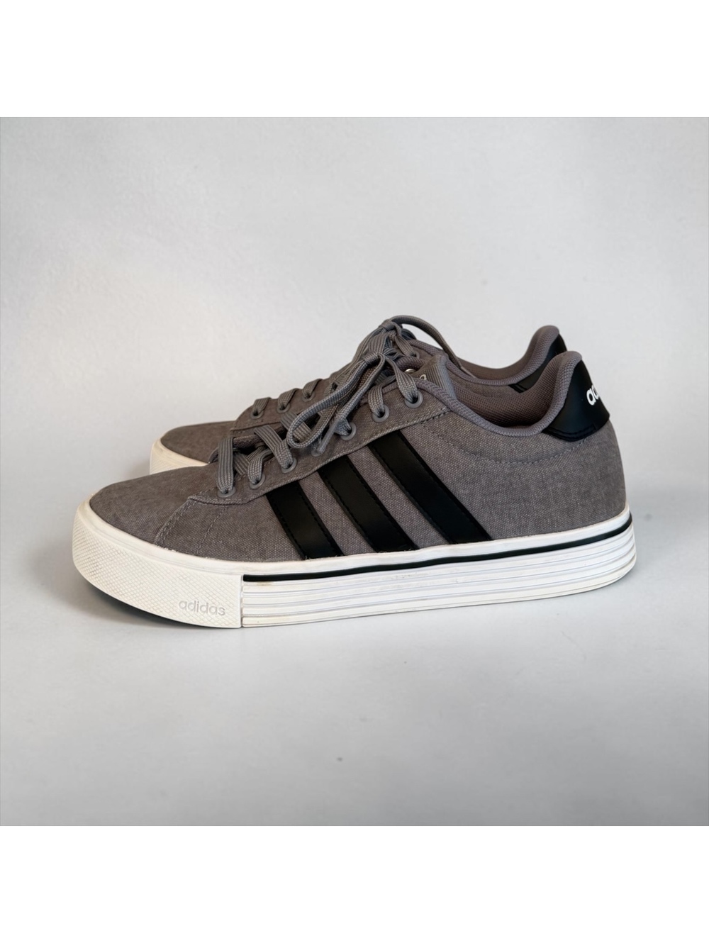adidas Daily 4.0 Canvas Men’s Sneakers - Grey / Black (Size 7.5)